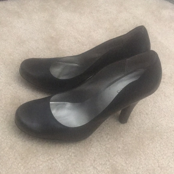 Black Guess Heels - Picture 2 of 8